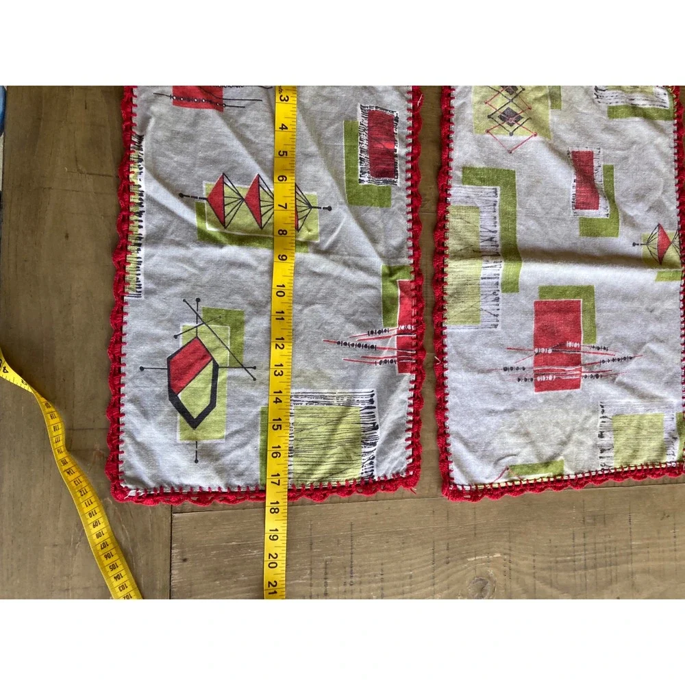 Vintage Mid Century Modern Atomic Geometric Placemats Red Green Crochet Trim 2
